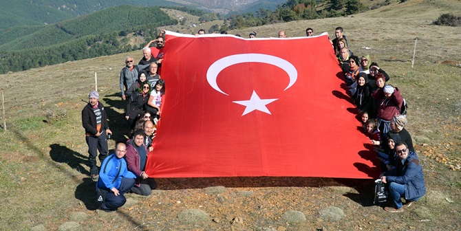 Cumhuriyet İçin Doğa Yürüyüşü Yaptılar