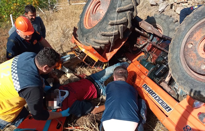 Traktör Devrildi : 2 Kişi Yaralandı, 1 Kişi Öldü