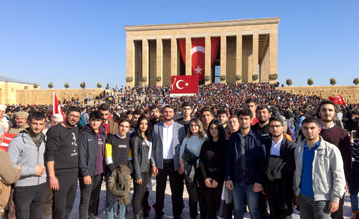 CHP Gençlik Kolları Anıtkabir’de