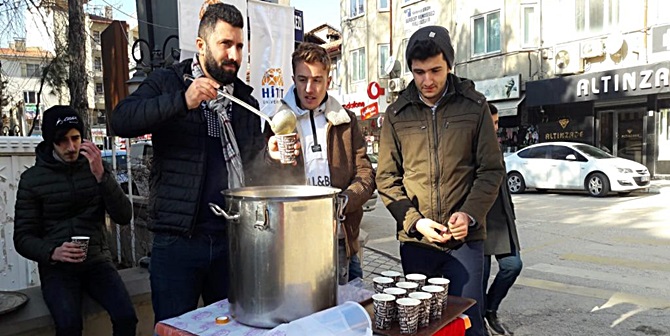 Üniversite Öğrencileri Pazar Esnafını Unutmadı