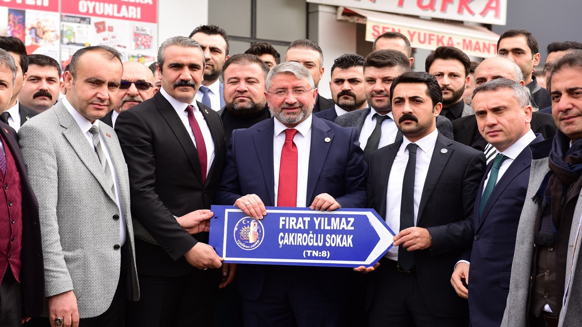 Fırat Yılmaz Çakıroğlu ve Kadeş Sokaklar Hayırlı Olsun