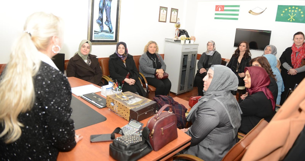 Protokol Eşleri’nden Kafkas Derneği’ne Ziyaret