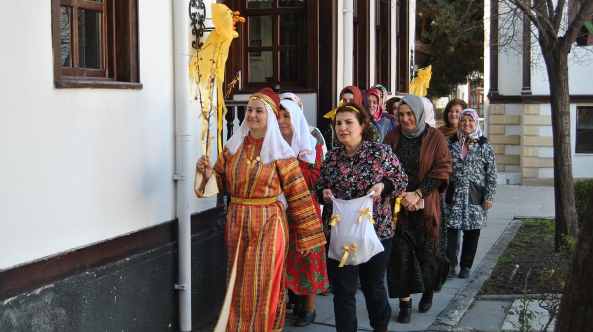 Yüzyıllık Geleneği Yaşatıyorlar