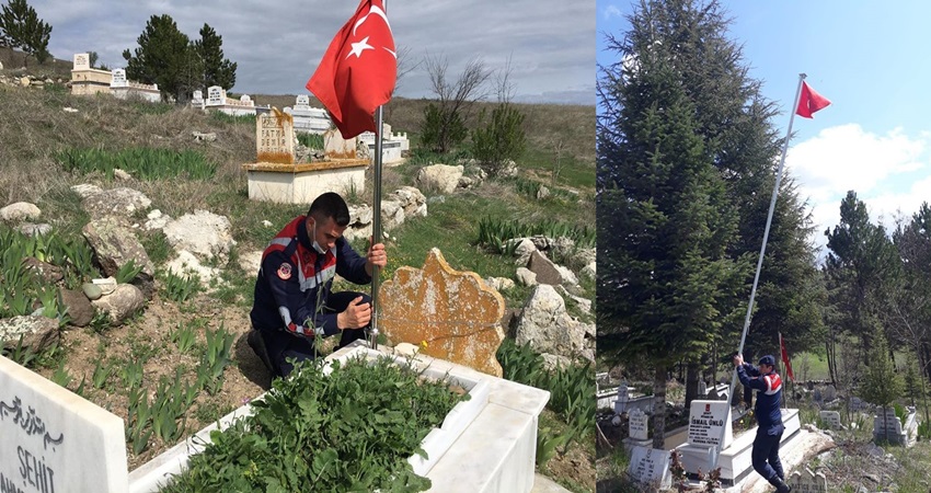 Şehit Mezarlarındaki Bayraklar Yenileriyle Değiştirildi