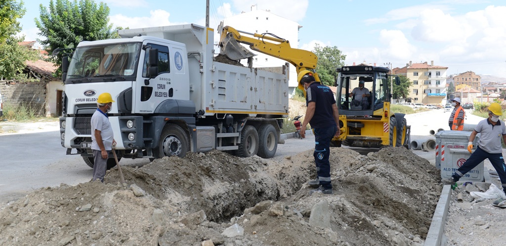 İki Mahallede Alt Yapı Çalışmaları Sürüyor