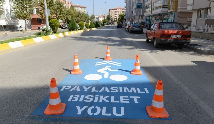 Yolun Sağ Tarafı Bisikletçilerin