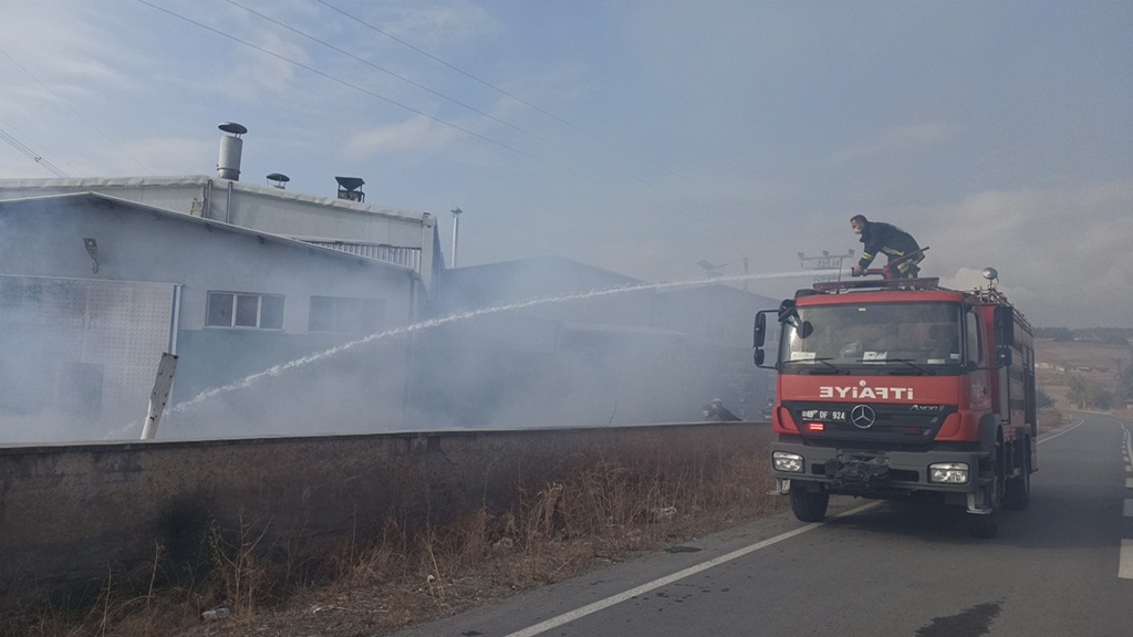 Viyol Fabrikasındaki Yangın Korkuttu