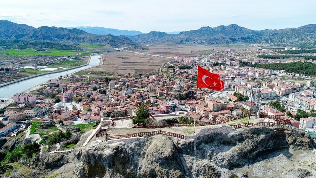 Fırtına Türk Bayrağına Zarar Verdi