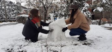 Osmancık’ta Genç Kızlar Kardan Kurt Yaptı