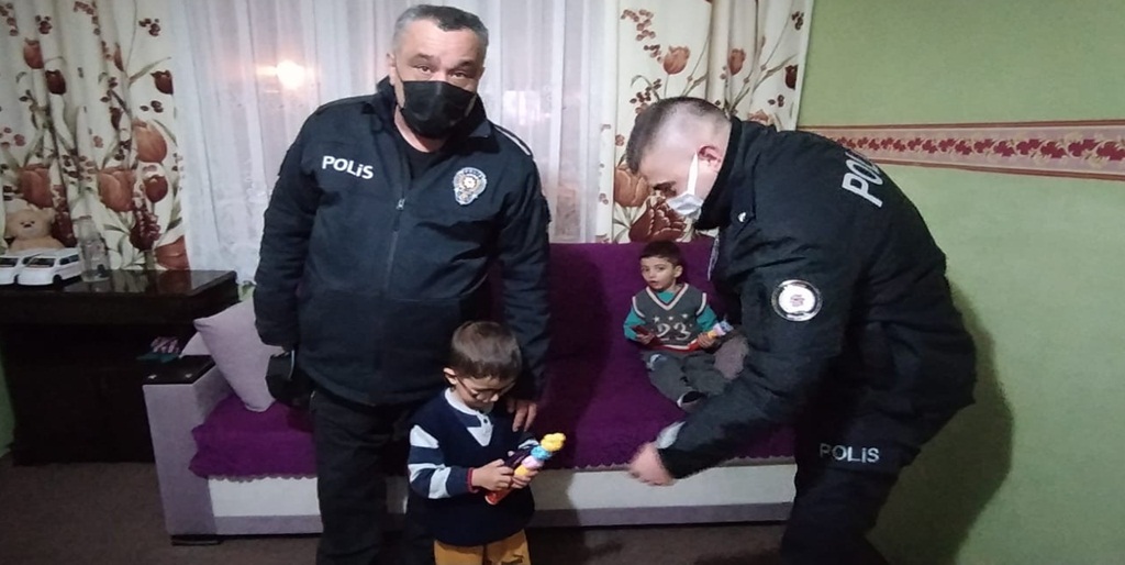 Sungurlu Polisinden Çocuklara Hediye