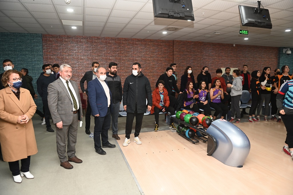 Okullar Arası Bowling Turnuvası Yapıldı