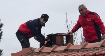 Bacaya Sıkışan Kediyi İtfaiye Kurtardı