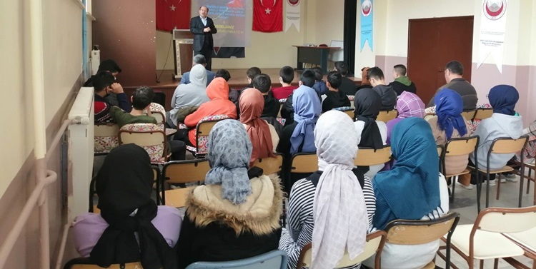 Öğrencilere, ‘Değerlerimiz Varsa Değerliyiz’ Semineri