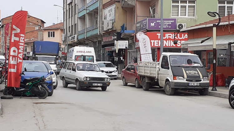 Osmancık’ta Trafik Çilesi, Ambulans Yol Alamıyor