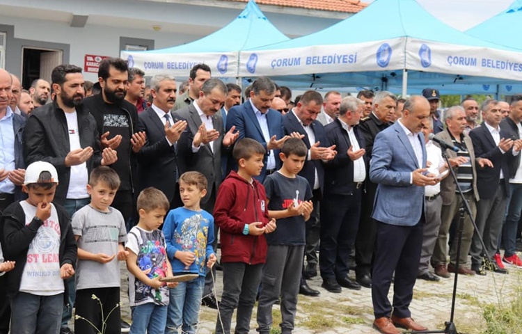 Karapıçak, Köy Halkı İle Birlikte Dua Etti