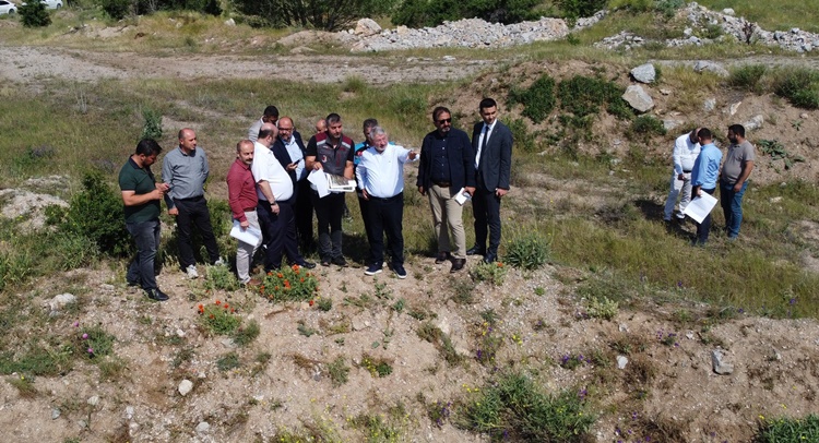 Aşgın, Çimento Fabrikasının Arazisini İnceledi