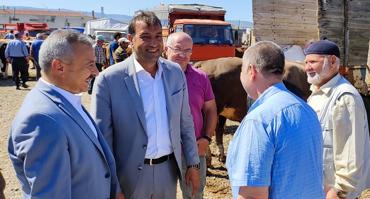 Sezen ve Dağaşan Hayvan Pazarını Gezdi