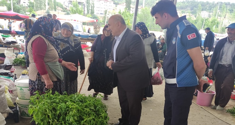 Başkan Ünlü, Pazar Esnafını Gezdi