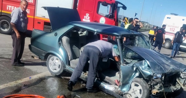 Kırmızı Işıkta Bekleyen Otomobile Çarptı:1’i Ağır 7 Yaralı