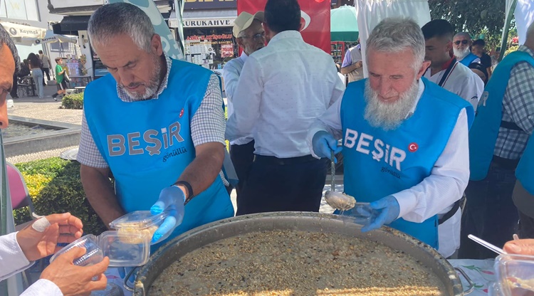 Beşir Derneği Aşure Dağıttı