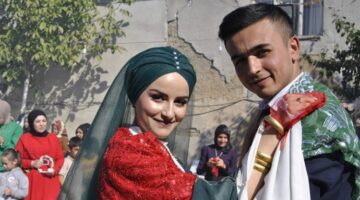 Dedesinin Vasiyetini Yerine Getiren Damat 5 Gün Düğün Yaptı