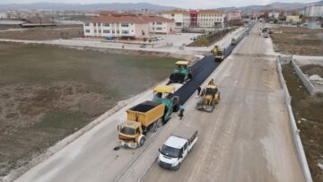 <strong>Belediye, Akpınar Caddesi’ni Asfaltlıyor</strong>