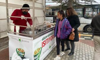 Sungurlu Belediyesi’nden ‘Bardakta Çorba’ İkramı