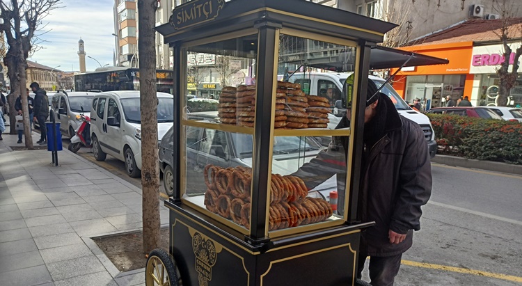 Nostaljik Görünümlü Simit Arabaları Hizmette