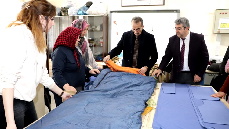 Çorum Halk Eğitimi Merkezi Depremzedeler İçin Üretiyor