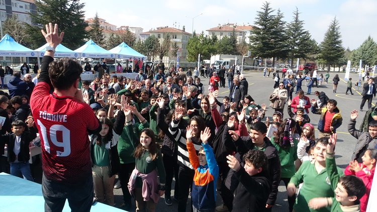 Öğrencilerden Depremzede Çocuklar İçin Kermes