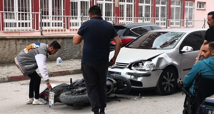 Otomobille Çarpışan Motosikletin Sürücüsü Yaralandı