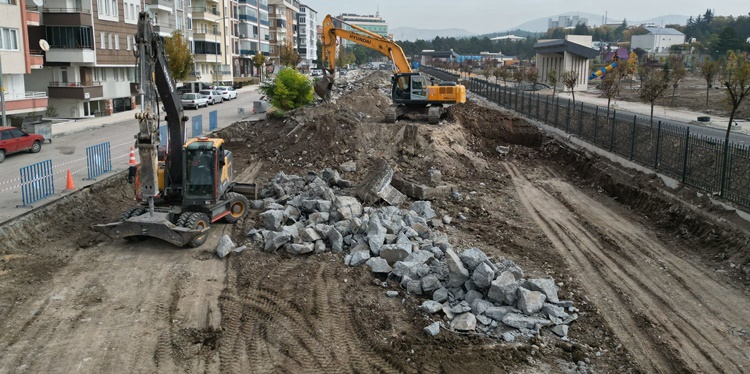 Millet Bahçesi Yanında Yol ve Otopark Çalışması