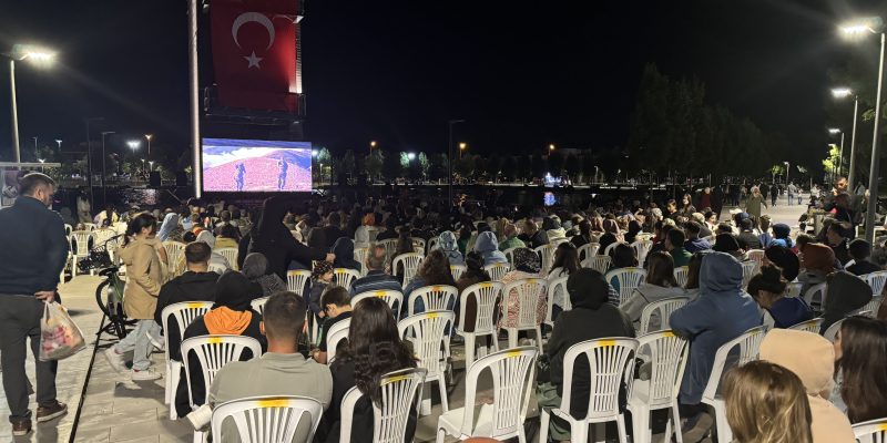 Açık Hava Sineması’na Yoğun İlgi