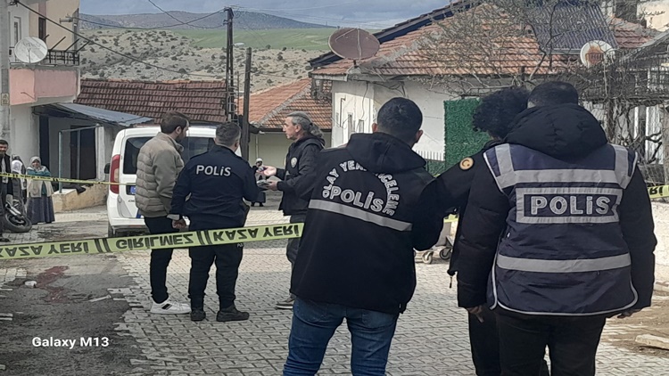 Önce Genç Kızı Vurdu, Sonra Kendini